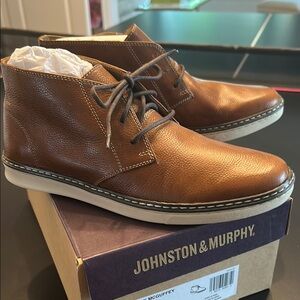 Johnston & Murphy Brown Chukka Boots with Distressed Leather